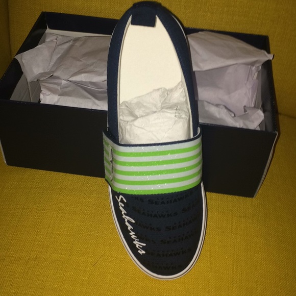 Seahawks Velcro slip on - Picture 2 of 4